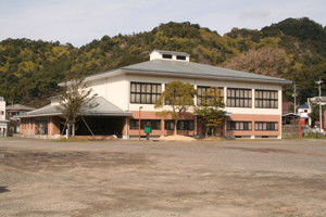 泉山体育館