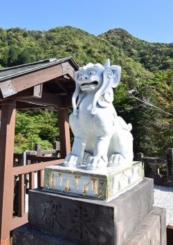 磁器製狛犬(阿形)
