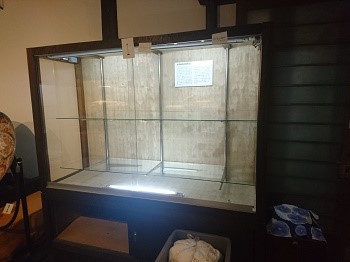 展示ケース　修理前-4
