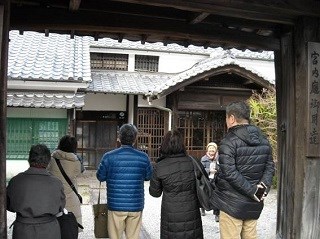 tujiseiji1